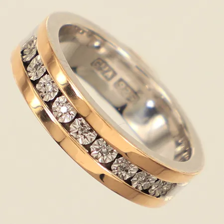Ring, diamanter 9x ca 0,005ct, stl 17, bredd 5,2mm, förgyllt, GHA, 925/1000 silver  Vikt: 5,6 g