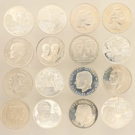 53 samlarmynt, från olika samlingar, myntkapslar, plastetui, ägarbevis, träschatull, silver  Vikt: 1264,7 g Skickas med postpaket.