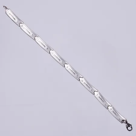 Armband längd ca 17,5cm, bredd ca 6mm, silver Vikt: 17 g