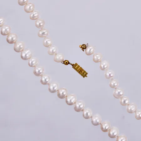 Collier med odlade sötvattenpärlor, 43cm, bredd ca 5-7mm, lås i metall (defekt)