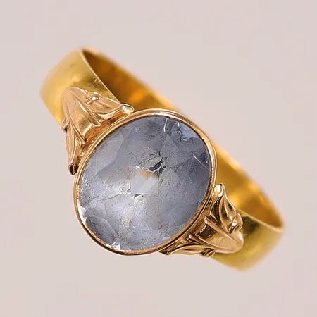 Ring, Ø21½, blå sten, fattning i 18K, skena i 23K 7,1g.