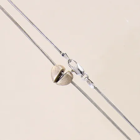 Collier med integrerade hängen, längd: 43,5cm, bredd: 1,2-4,6mm, smärre ojämnheter, silver 925/1000 Vikt: 7,4 g