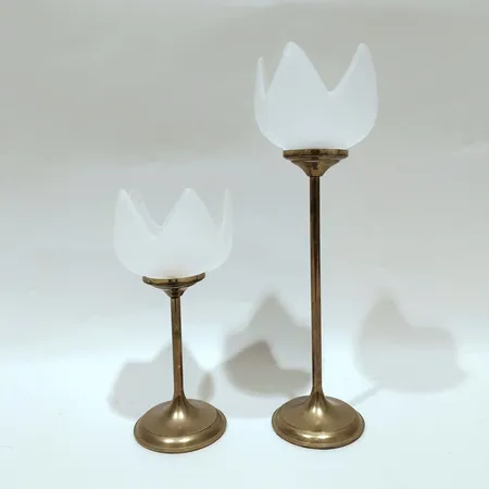 Ett par ljuslyktor tulpan, längd 16-25cm, Ø8cm, mässing, glas, repor,  Vikt: 0 g