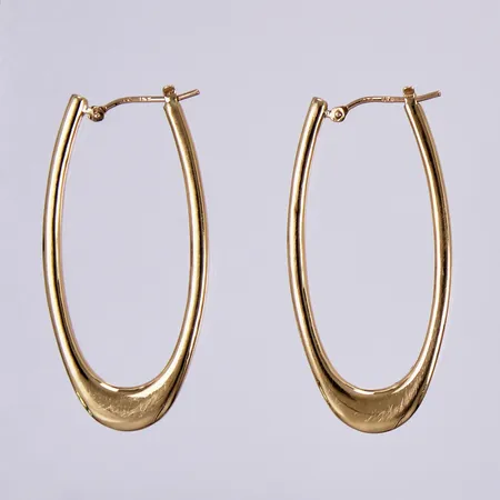 Ett par örhängen, längd: ca 4,5cm, bredd: ca 1-5mm, 18K Vikt: 4,7 g