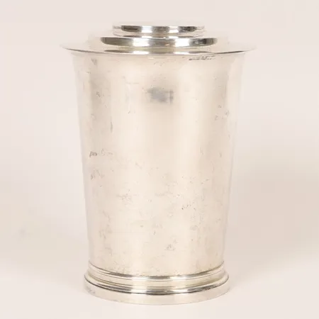 Pokal med lock Borgila, 1938, höjd 18,5cm, sterlingsilver Vikt: 659,5 g