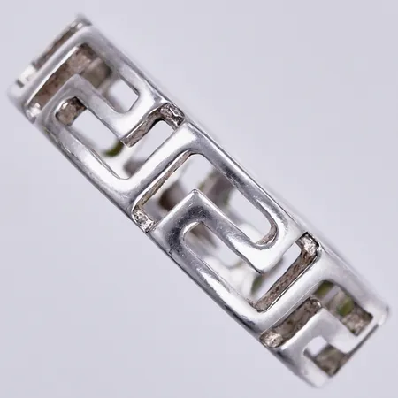 Ring stl: 18½, bredd ca 5mm, 925/1000 silver Vikt: 2,6 g