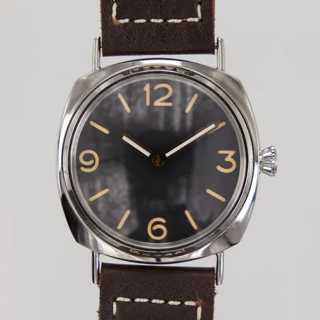 Herrur, stål, Ø ca 46mm, quartz, graverad bakboett: "Kampf-Schwimmer 1945 GL Marine", batteribyte krävs, läderband, verktyg, etui.