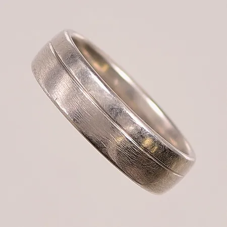 Ring, Ø18½, bredd:5mm, gravyr, Platina 950/1000 12,2g.