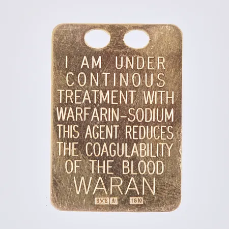 Id-bricka, Waran text, svenska och engelska, längd: ca 2,5cm, 18K Vikt: 2,1 g