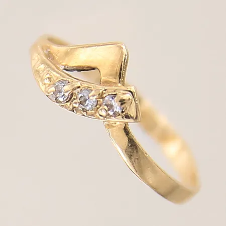 Ring, skev, 14K  Vikt: 0,9 g