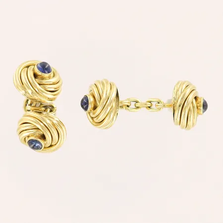 Ett par manschettknappar, Van Cleef & Arpels, med cabochonslipade safirer, stämplade VCA nr: 337274, Ø 12mm, 18K guld Vikt: 21,9 g