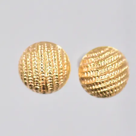 Ett par örhängen, Ø 8mm, en stopp saknas 18K Vikt: 0,9 g