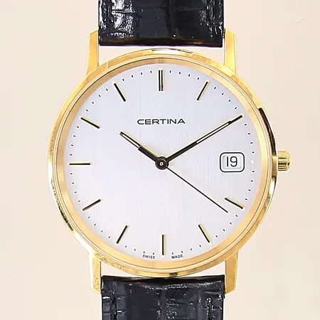 Herrur Certina, 18K, quartz, boett-nr: 158.9289.68, serie-nr: 14LA0002544, Ø34mm, safirglas, datum, gravyr, behov av batteribyte, smärre repa på guld, certifikat år 2015, manualer, box, ytterkartong, bruttovikt: 30,5g. 