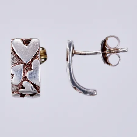 Ett par örhängen, längd: ca 1,2cm, bredd: ca 5mm, 925/1000 silver Vikt: 2,5 g