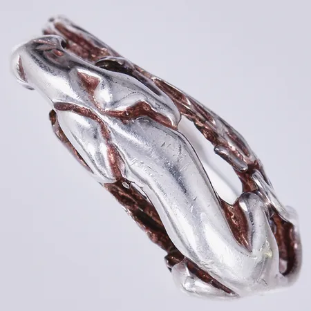Ring stl: 18½, bredd ca 2-8mm, silver Vikt: 3,8 g