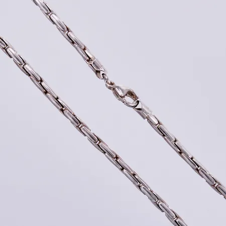 Kedja längd ca 42cm, bredd ca 3mm, 925/1000 silver Vikt: 28,9 g