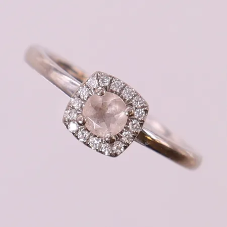 Ring med morganit och 8/8-slipade diamanter 16x0,005ct, stl 16, ca bredd 1,5-6,5mm, vitguld, GHA. 18K  Vikt: 3 g