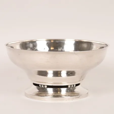 Skål Georg Jensen, modell 414C, höjd 10,5cm, Ø22cm, silver 925/1000 Vikt: 389 g