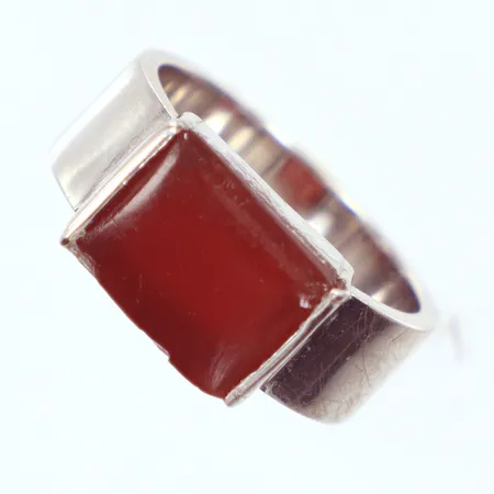 Ring med karneol med nagg, Ø15½, vitguld, 18K Vikt: 6,3 g