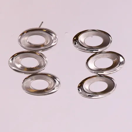 Ett par örhängen, 27x16mm, stål. 