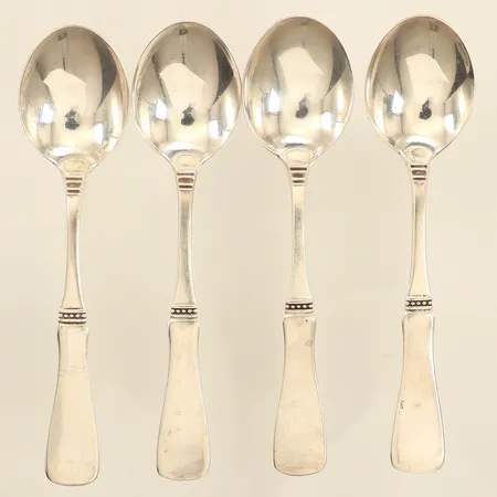 Fyra mockaskedar, modell Uppsala, längd 11cm, silver Vikt: 46,7 g