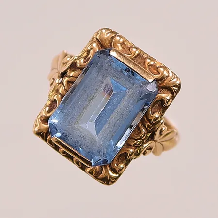 Ring, Ø17¼, blå sten, 14K 3,8g.