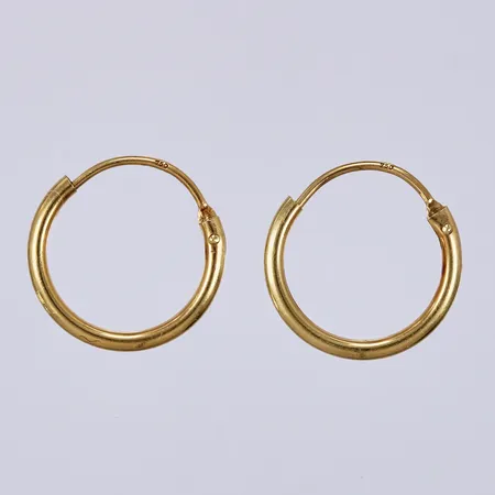 Ett par örhängen, Ø ca 13 mm, bredd: ca 1mm, 18K Vikt: 0,4 g