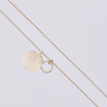 Collier med två integrerade hängen, längd ca 92cm, bredd ca1-20mm, Pernille Corydon, förgyllt silver 925/1000  Vikt: 6,5 g