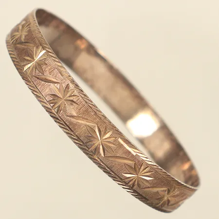 Armring med mönsterdekor, Ø60mm, innermått 19,5cm, bredd 10,5mm, felstämplad silver, vitmetall 
