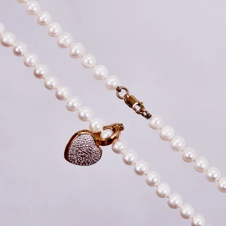 Collier med odlade sötvattenpärlor, längd ca 42cm, bredd ca 4-5mm, hänge med stenar i gulmetall