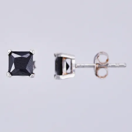 Örhängen med svarta stenar, bredd ca 5cm, silver 830/1000 Vikt: 1,3 g
