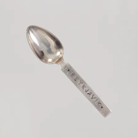 Saltsked, längd 8cm, gravyr, 830/1000 silver,  Vikt: 6,7 g