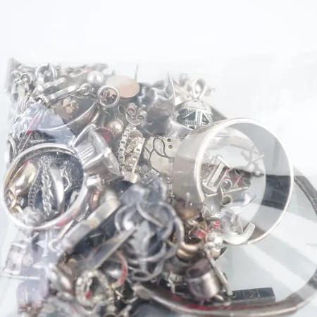 Diverse silversmycken Vikt: 124,3 g