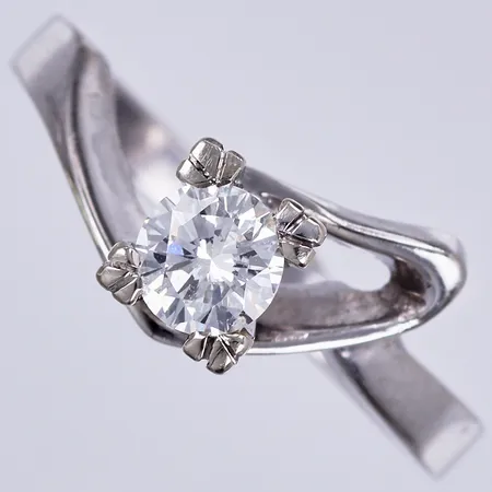 Ring vitguld med diamant ca 1x0,46ct, ca W/VS, stl: 18, bredd: ca 2-10mm, svensk importstämpel samt Elon Arenhill, 18K Vikt: 3,9 g