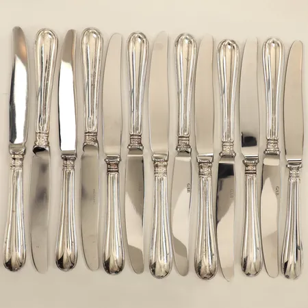 Tretton bordsknivar, längd 21cm, modell svensk rund, blad i rostfritt stål, GAB, 830/1000 silver bruttovikt: 837,5g 
