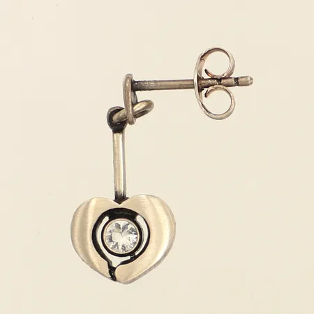 Udda örhänge med bergkristall, längd 20mm, bredd 9,4mm, Finnfeeling, 925/1000 silver  Vikt: 1,2 g