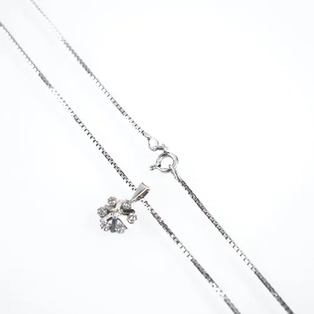Collier m diamanthänge, vitguld, 42cm, bredd 1mm, hänge 15mm x 10mm, 18k Vikt: 6 g