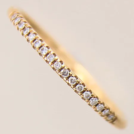 Ring halvallians med briljantslipade diamanter 0,085ctv enligt gravyr, stl: 17½, bredd: 1,5mm, gravyr, 18K  Vikt: 1,5 g