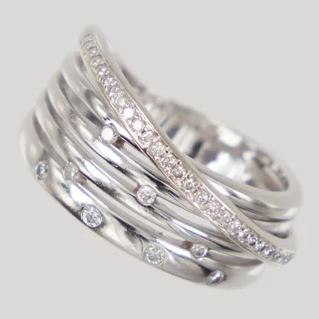 Ring stl 16½, bredd 4,4-10mm, 28st diamanter ca 0,005-0,02ct, totalt 0,20ct enligt gravyr, vitguld, 18K  Vikt: 8 g
