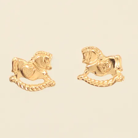 Ett par örhängen, Ø8mm, gunghästar, saknar snurrebuss, 18K  Vikt: 0,2 g