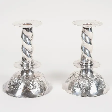 Ett par ljusstakar, GAB, tillverkade 1946 och 1947, höjd 18cm, Ø7-12,5cm, fyllda, Silver, bruttovikt: 820,9g.  