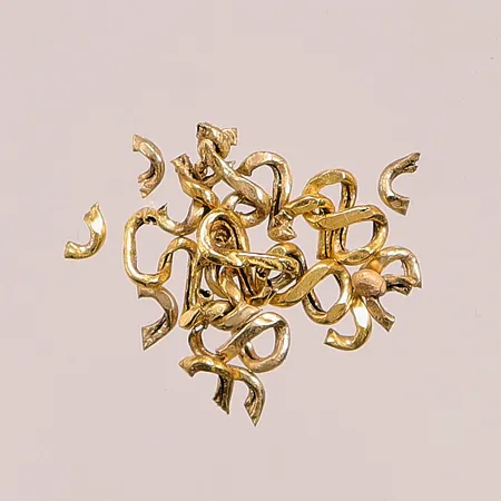 Diverse guld, defekt, 18K 0,5g.