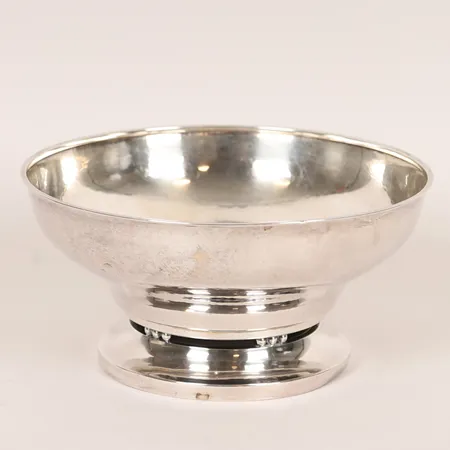 Skål Georg Jensen, modell 414C, höjd 10,5cm, Ø22cm, silver 925/1000 Vikt: 408,3 g