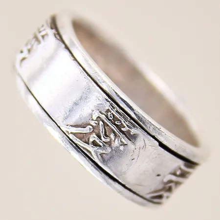 Ring med dekor, stl: 20¾, bredd: 9,2mm, GHA, silver 925/1000 Vikt: 10,8 g