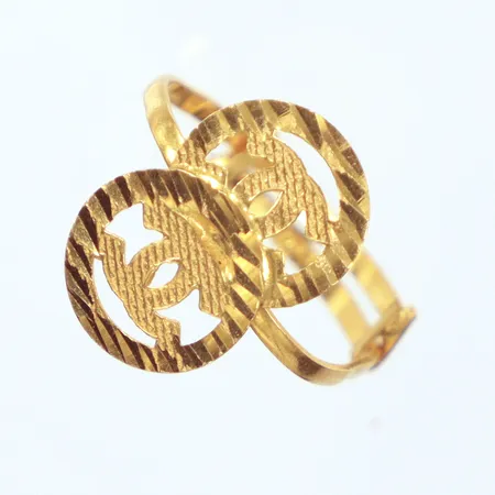 Ring, Ø17¼, justerbar, ojämn i skenan, 21K  Vikt: 1,5 g