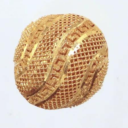 Ring, Ø18½, Ø23,6mm, något skev, 21K  Vikt: 6,8 g