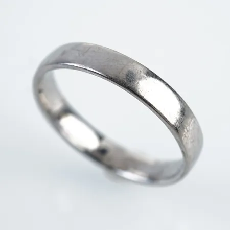 Ring, vitguld, stl 20(65), 18k, gravyr Vikt: 4,8 g