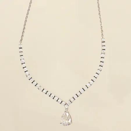 Collier, troligen cubic zirconia, längd 43-48cm, bredd 3,2mm,  925/1000 silver  Vikt: 9,7 g