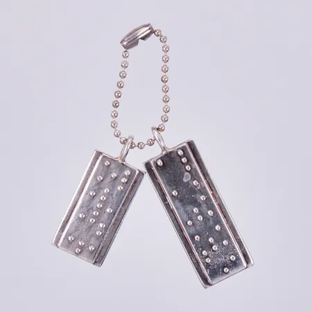 Hänge "Make Love Not War Tags", mått ca 35x1,4cm och 2,6-1,4cm, Efva Attling, silver 925/1000 Vikt: 20,8 g