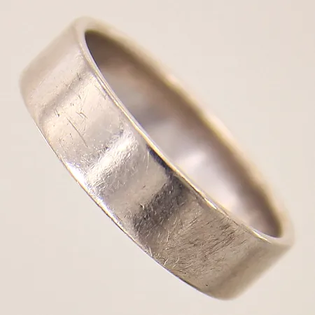 Ring, slät, stl: 20, bredd: 5,9mm, vitguld, Chanti, repig, 14K  Vikt: 7,6 g